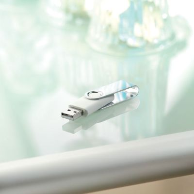 USB памет, 8GB, бяла
